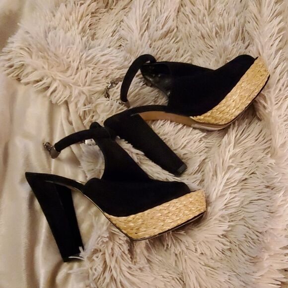 Gorgeous Santa Lolla platform suede heels - Picture 7 of 8